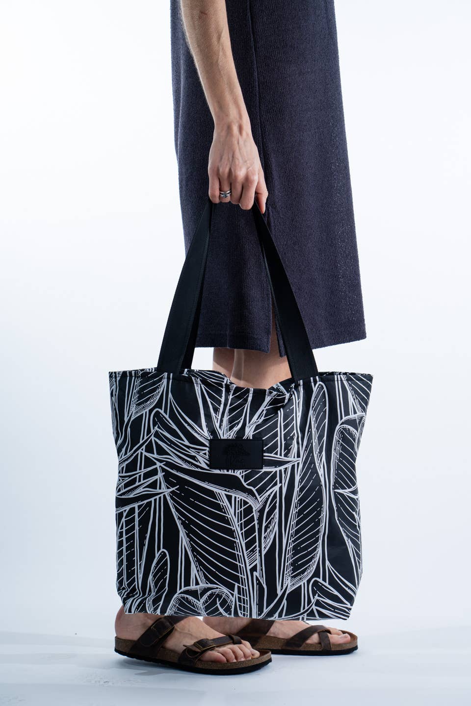 Summer Tote Beach Bag (Travel Bag) Black Strelitzia - Wai beachwear