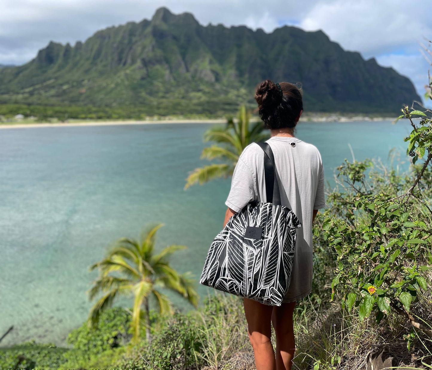 Summer Tote Beach Bag (Travel Bag) Black Strelitzia - Wai beachwear